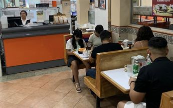 Cafetería con robot mesero en Monterrey | Especial