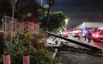 Poste derriba en Tlalpan / Enrique Luna
