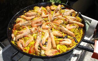 La paella es un plato típico de España / Pixabay