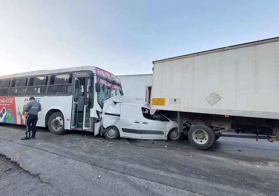 Carambola deja una persona lesionada en la carretera Santa Catarina-Saltillo