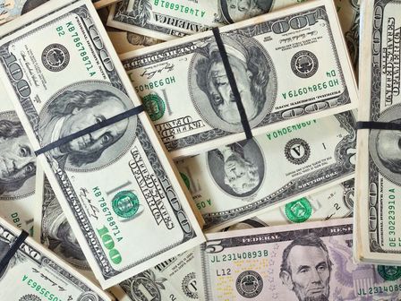 El dólar varía todos los días conforme decidiones políticas y económicas. | Freepik