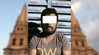 El mono araña capuchino fue localizado en plena vía pública mientras era paseado con una correa por su presunto propietario | Foto: Alan Castellanos