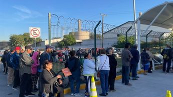 La mayoría de los adultos mayores prefirieron cobrar su pensión en las ventanillas del Banco del Bienestar. | Ángel Mercado