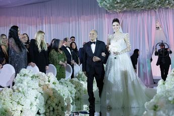 Marco Felipe Muñiz, el padre de Marc, me acompañó al altar. (Vogue)