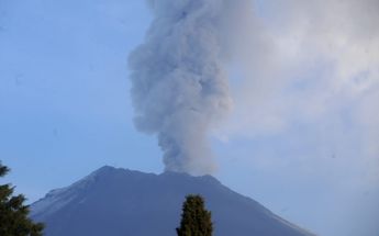 El volcán Popocatépetl con columna de gases y ceniza el 22 de mayo / Ariana Pérez