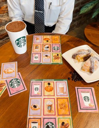 La colección incluye cold cups, tumblers, una taza y un vaso de cerámica para celebrar el Día de Muertos. | Starbucks MX Facebook