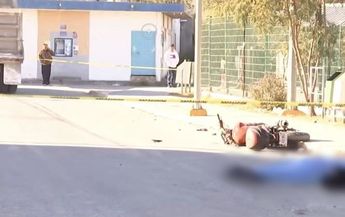 Aparentemente el joven se habría atravesado al vehículo de carga pesada. | Cortesía