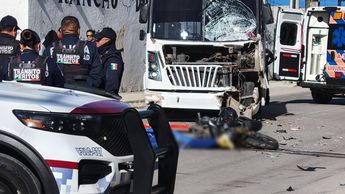 Un motociclista perdió la vida tras chocar contra un microbús de la Ruta 25 Nueva Visión en la colonia Guadalupe Hidalgo | Óscar Rodríguez