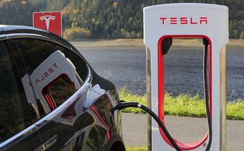 Estación de carga de Tesla/ Pixabay