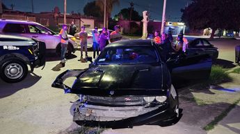 Tras la persecución, vecinos de Lomas Verdes increparon al automovilista. El juez calificador fijará las multas y reparación de daños tras el dictamen