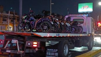 Camión cargando varias motocicletas decomisadas en Guadalajara / Especial