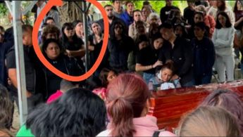 Fotografías tomadas en el sepelio del periodista, confirman que las dos mujeres asistieron / Redes sociales