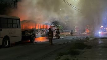 Incendio de camión en la colonia Obrera. | Leyda Estrada