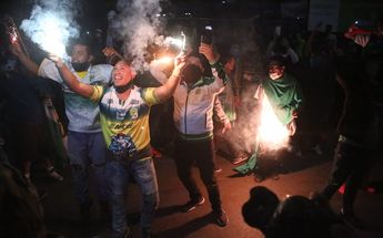 Con gritos y risas, esperan que el equipo verdiblanco se haga presente