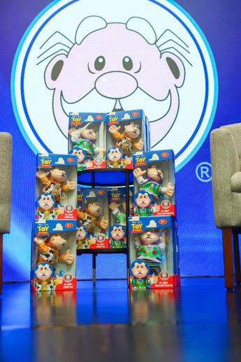 Woddy y Buzz Lightyear llegan a Farmacias Similares | Redes Sociales