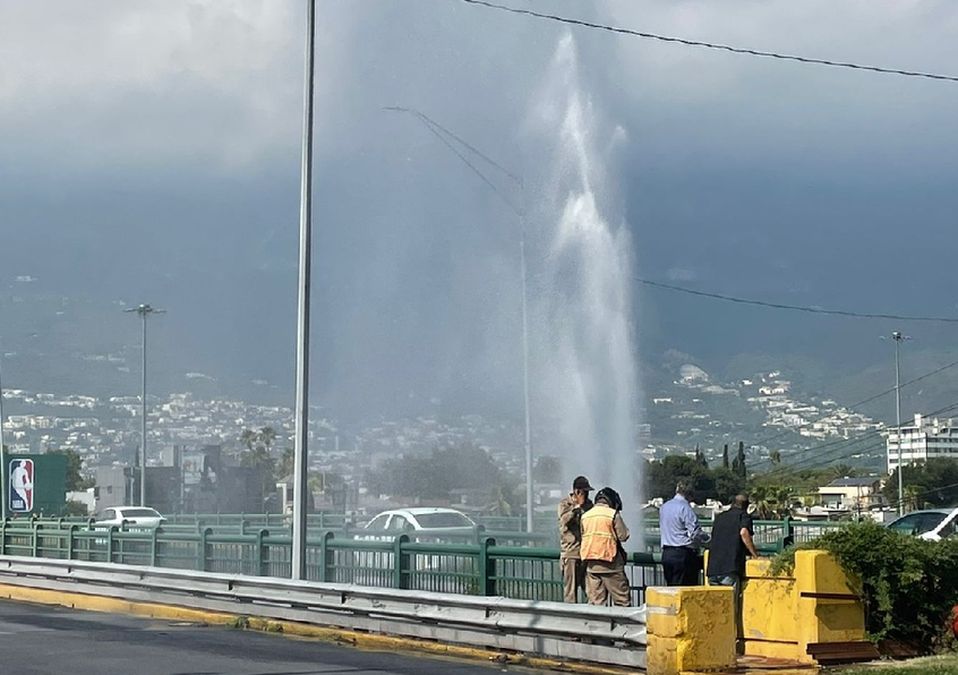Monterrey: Registran mega fuga en el puente Miravalle