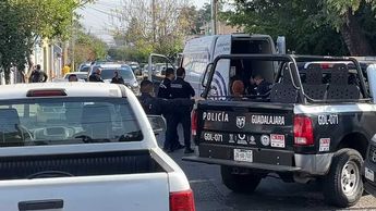 El hombre atacado quedó tendido en el asfalto en Guadalajara/ Especial