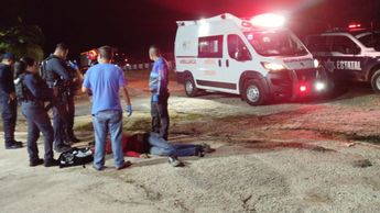 El chofer presentaba dos impactos de bala: uno en el abdomen y otro en la pierna derecha
