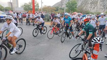 Los ciclistas realizaron una rodada luego de guardar un minuto de silencio en memoria de la joven fallecida. | Fabricio Gallegos