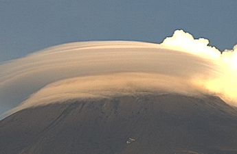 Nubes lenticulares en el volcán Popocatépetl | Cenapred
