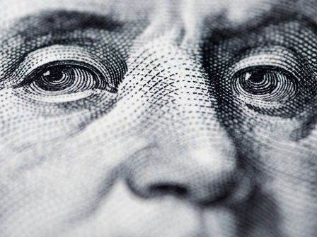 El dólar se apreciaba ante una debilidad del dólar tras dos jornadas de pérdidas/ Shutterstuck