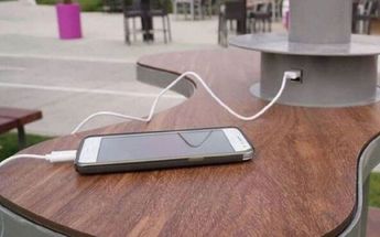 Cargar tu móvil en puertos USB públicos, podría robar tus datos