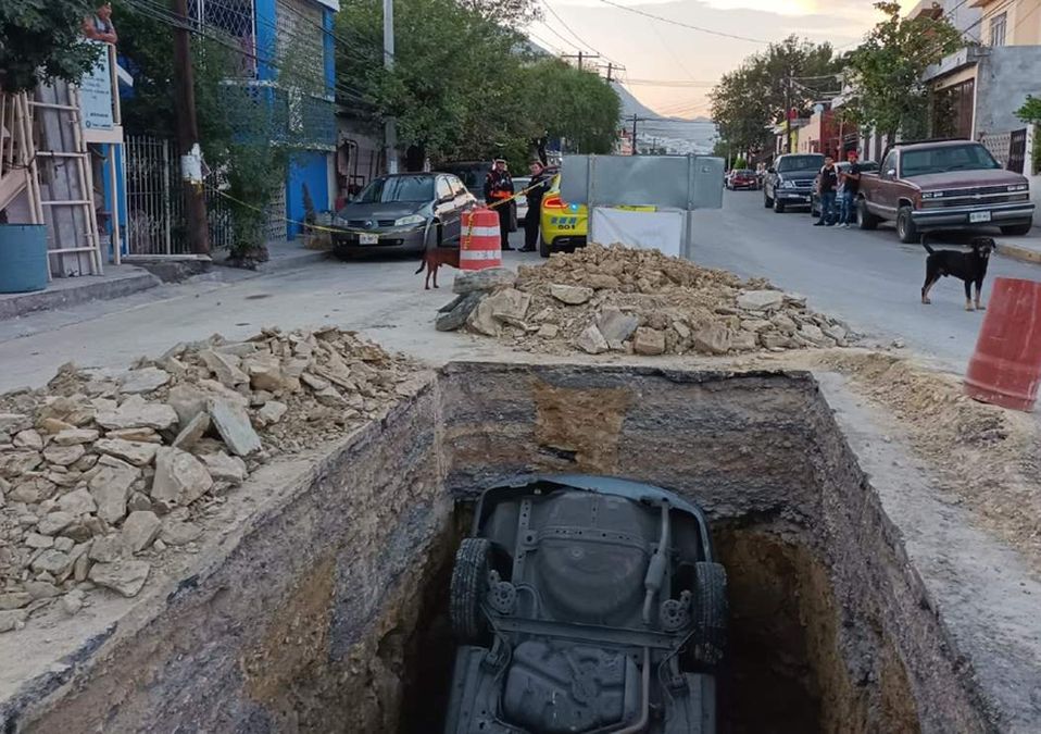 Automovilista cae a una zanja en la colonia Sierra Ventana. | Cynthia Pardo