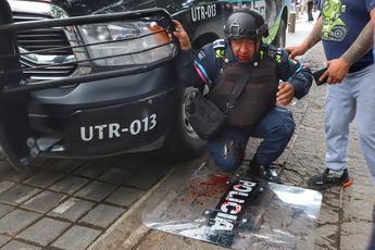 Elemento de la Policía Municipal resultó herido durante el enfrentamiento con vendedores ambulantes en Puebla / Melanie Torres