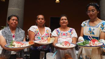 Cocineras de San Nicolás de los Ranchos presentan la feria del Chile en Nogada | Es Imagen