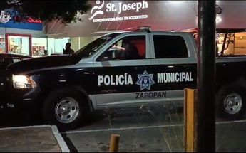 Las autoridades acordonaron el área donde estaba el vehículo / Juan Carlos Munguía