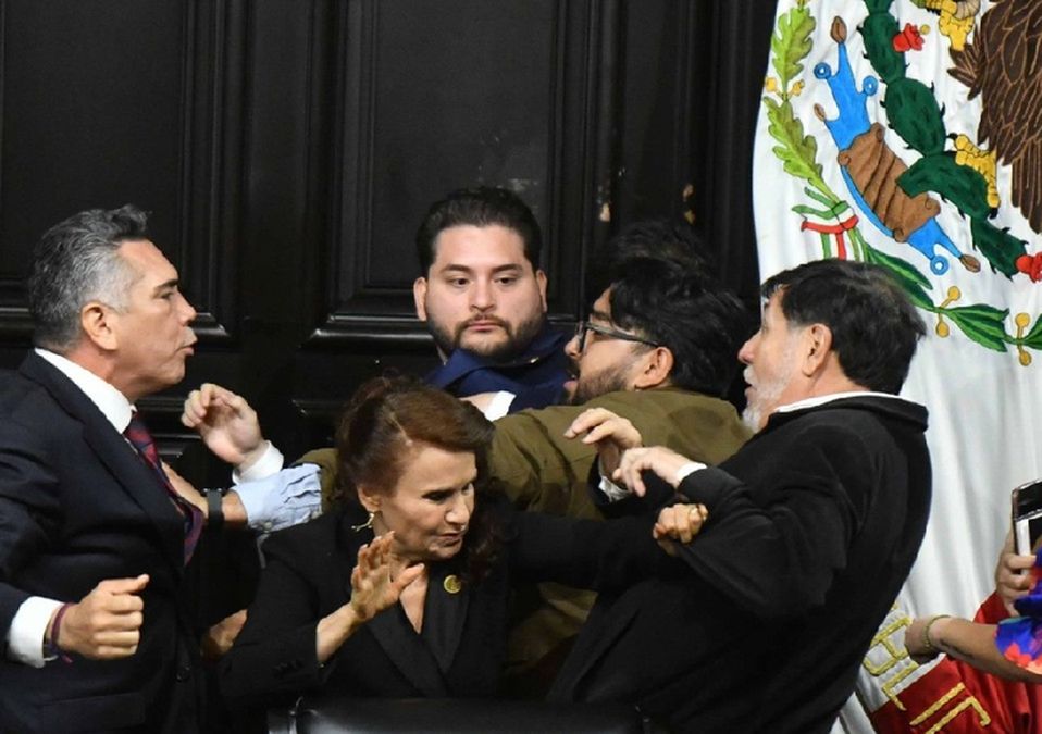 Alito Moreno y Noroña llegaron hasta los golpes y empujones | Cuartoscuro
