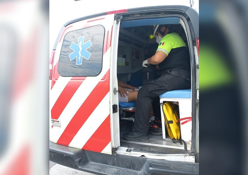 Asaltan a hombre y lo dejan esposado en un contenedor de basura en García. | Especial
