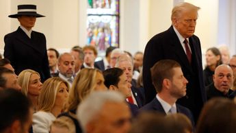 Trump y su esposa Melania llegando a la iglesia / AFP