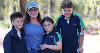 La madre relató que los tres niños presentaban signos de hipotermia | AP: Briana Shepherd