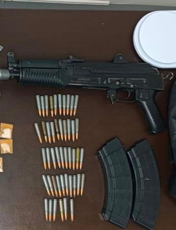 Arma larga con municiones decomisada al joven detenido. | Cortesía