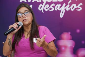Paula Rivera durante el foro "Retos de la Interrupción Legal del Embarazo en Puebla" / Agencia Es Imagen