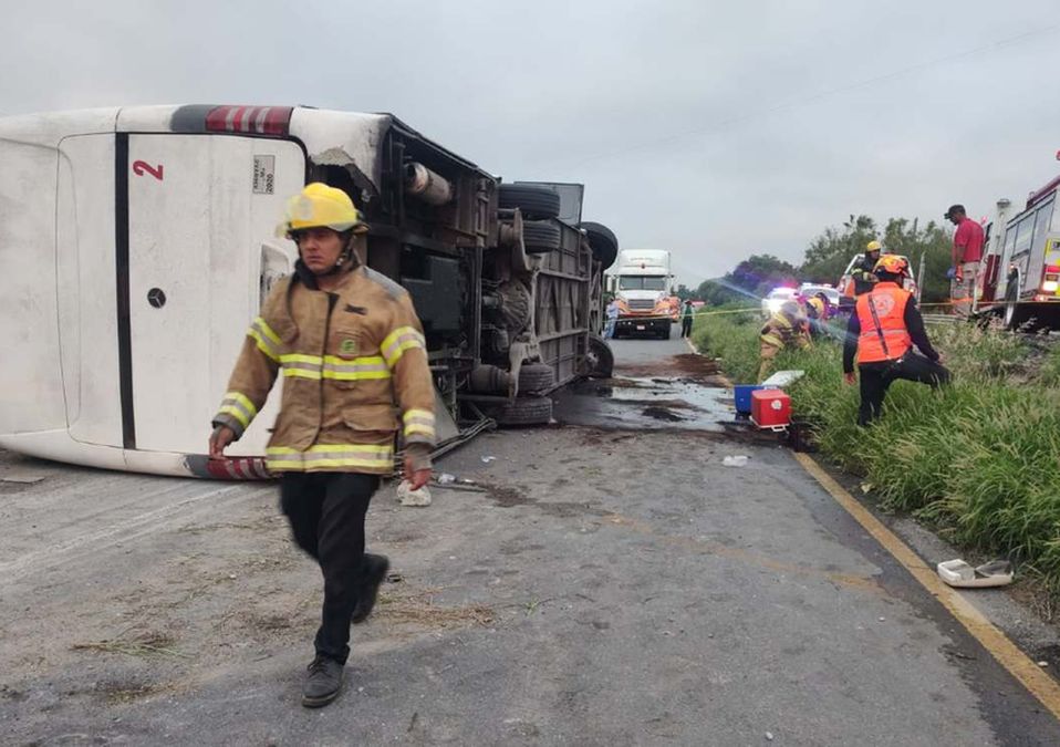 Cuerpos de auxilio como Protección Civil de Nuevo León acudieron al lugar de los hechos para atender la situación. | Cortesía