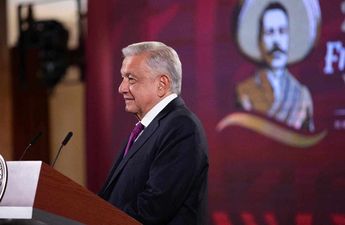 AMLO asegura que migración no se redujo por el muro flotante de Abbot. | Presidencia