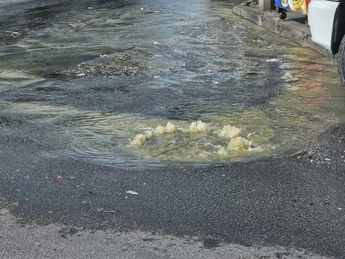 Fuga de aguas negras al norponiente de Monterrey. | Fabricio Gallegos