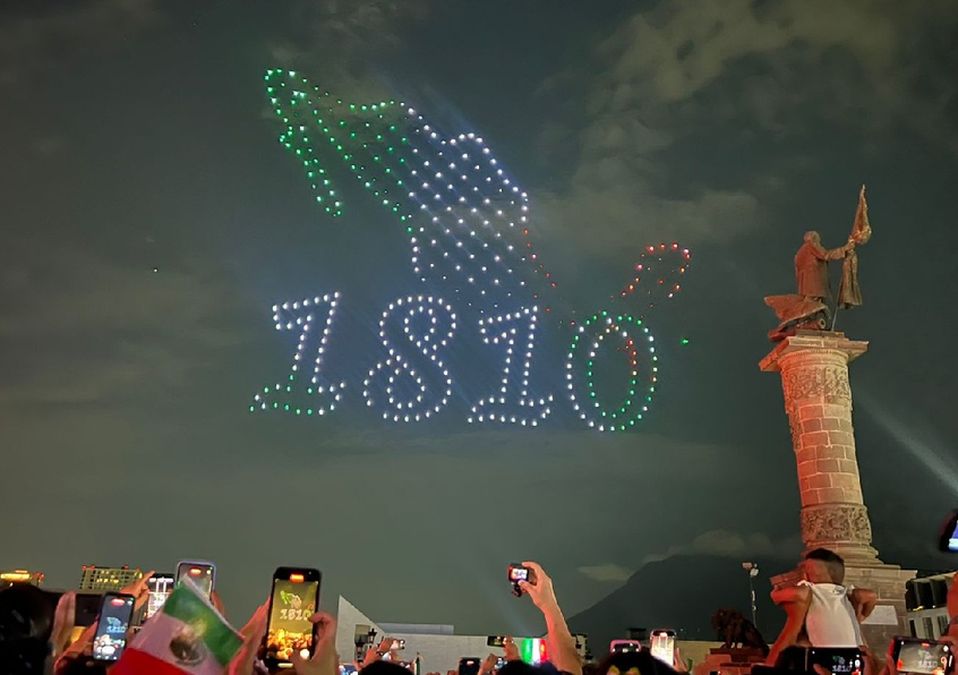 Show de drones en la Macroplaza | Especial