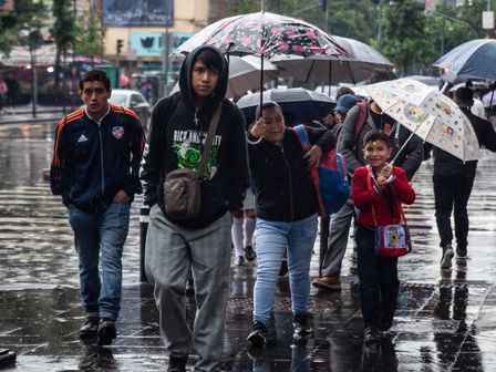 El Centro de la Ciudad de México sufrió una intensa lluvia, provocando espejos de agua sobre el pavimento | Cuartoscuro