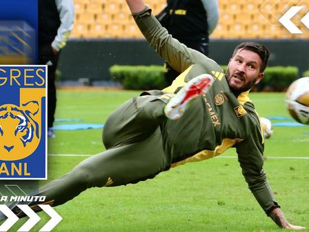 Gignac haciendo una 'tijerita' en un entrenamiento de Tigres / @TigresOficial