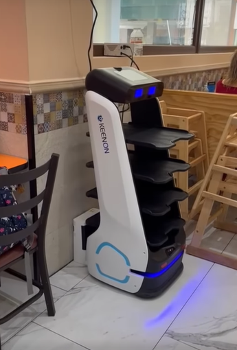 Cafetería con robot mesero en Monterrey | Especial