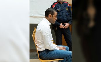 Dani Alves comparece ante el tribunal en Barcelona / CORTESÍA: Reuters