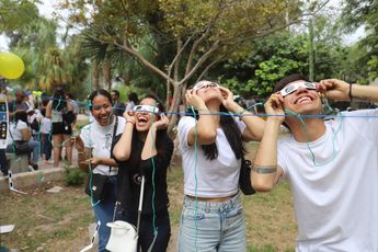 Laguneros observando el eclipse desde el Bosque Venustiano Carranza | Rolando Riestra