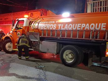 Camión de Bomberos de Tlaquepaque en el lugar del segundo incendio | Telediario