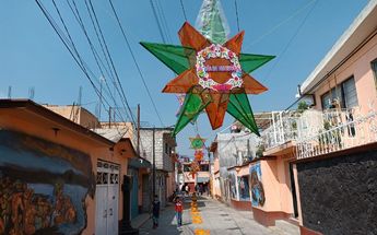 Adornan calles en San Andrés Mixquic | Miguel Sarmiento