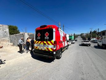 Ambulancia acudió al lugar para brindar atención tras el reporte de la persona lesionada. | Kevin Carranza
