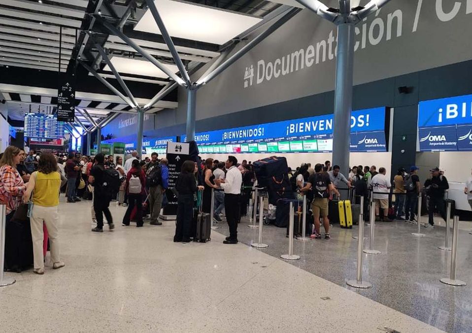Aeropuerto de Monterrey afectado por fallo informático global. | Especial