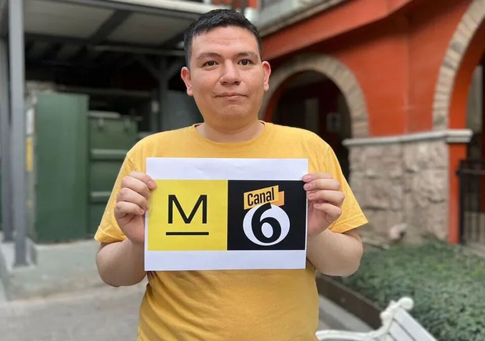Joven con autismo celebra 55 aniversario de Canal 6; se dice fanático desde niño
